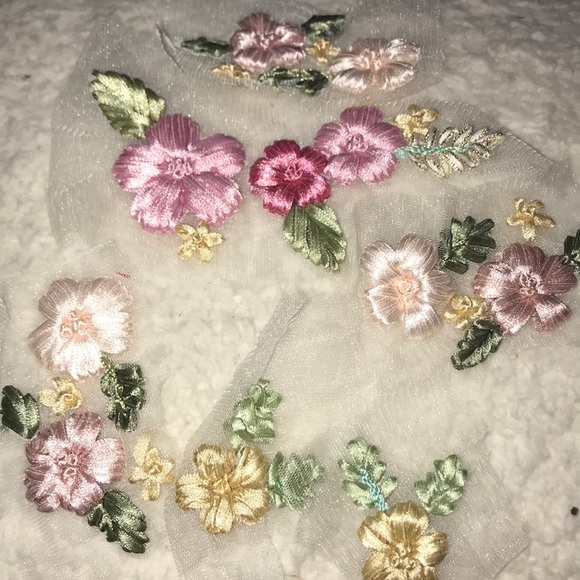 New 6 Pc Set Of 3D Flower Appliqués - Picture 4 of 10